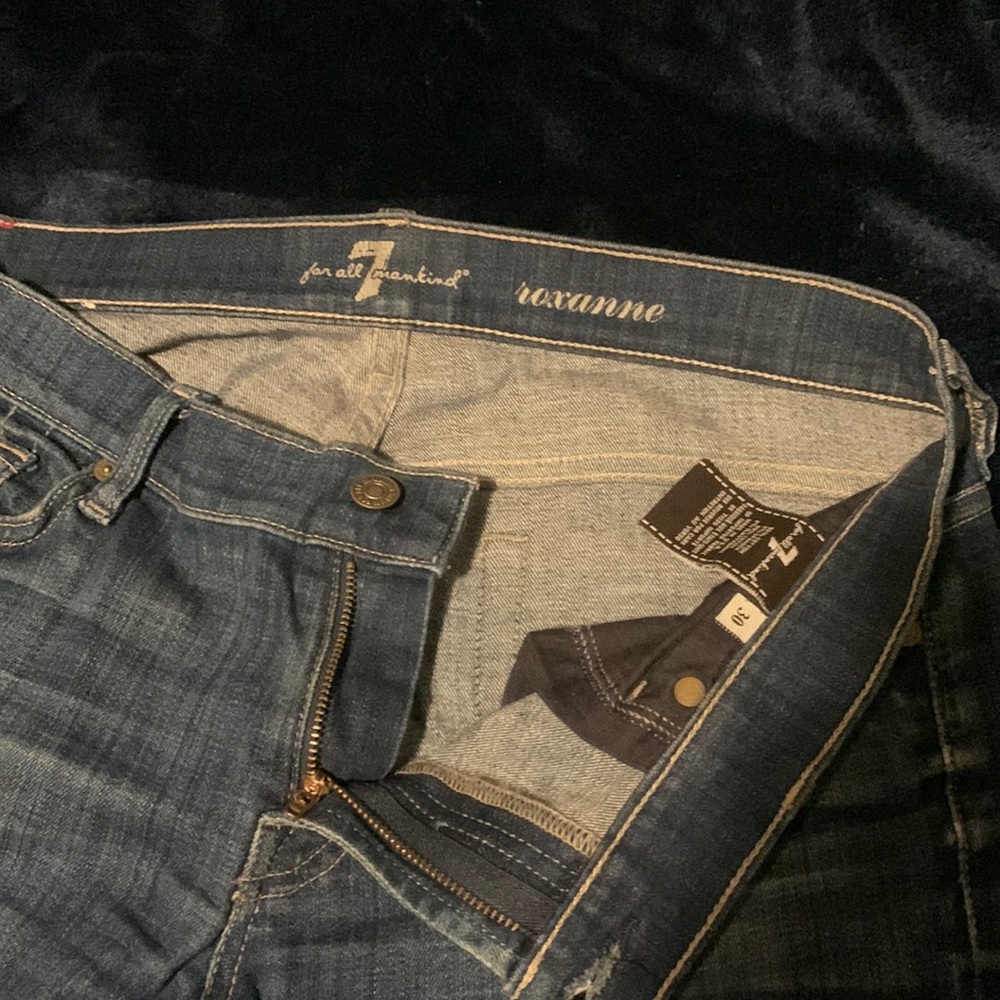 Roxanne, slim fit jean.mid-rise waist